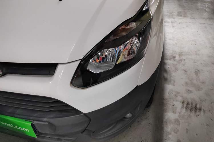 Used Ford Transit 2017 2.0T Diesel Multi-Purpose Commercial Vehicle Short Wheelbase Low Roof China V Standard