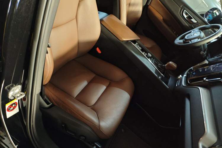 Used Volvo XC60 2019 T5 4x4 Zhiyuan Edition China VI Standard
