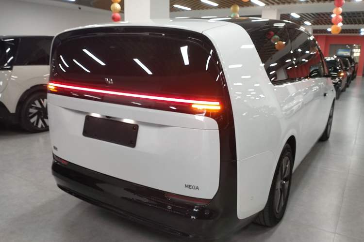 Used Li Auto MEGA 2025 Home Family Special Edition
