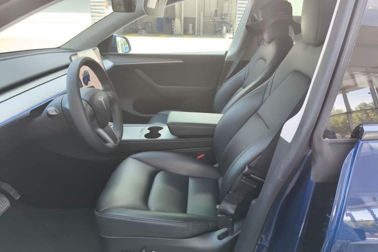 Used Tesla Model Y 2023 Rear-Wheel-Drive Version
