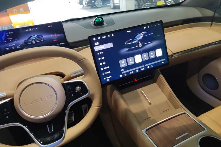 Used Hima Luxeed R7 2024 All-Electric 736 km Ultra
