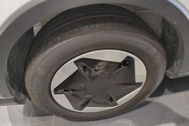 Used Geometry E Firefly 2024 301km Flowing Light
