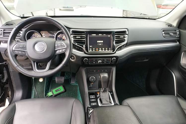 Used  Grand Commander 2018 2.0T Four-Wheel Drive Prestige Edition China V
