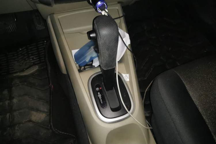 Used Venucia R50 2013 1.6L Automatic Fashion Edition