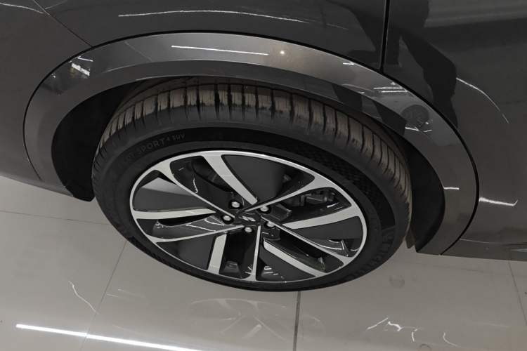 Used Li Auto L8 2024 Ultra Model
