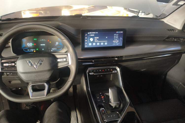 Used Wuling Asta 2022 2.0L DHT Electric-Speed Version
