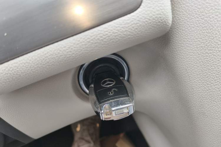 Used Mercedes-Benz R-Class 2014 R 320 4MATIC Business Model
