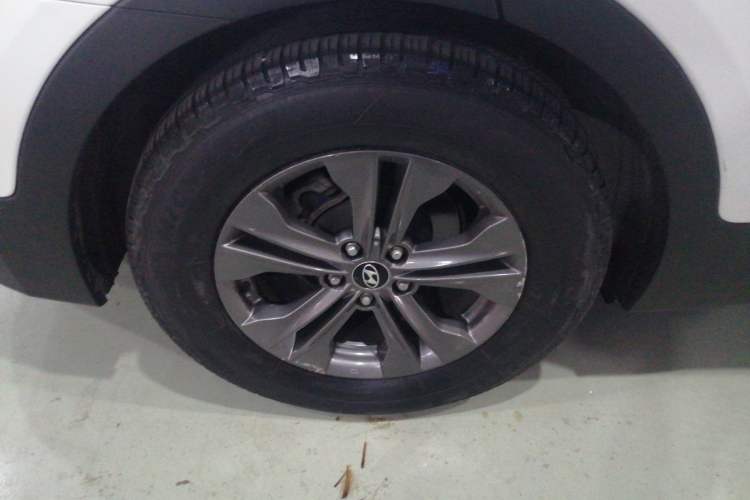 Used Hyundai Santa Fe 2013 2.4L Automatic Two-Wheel Drive Smart Version
