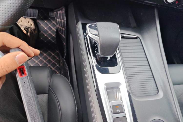 Used Dongfeng Aeolus Huge 2022 Mach Dual-Motor 1.5T MHD Dare-to-Dream Edition
