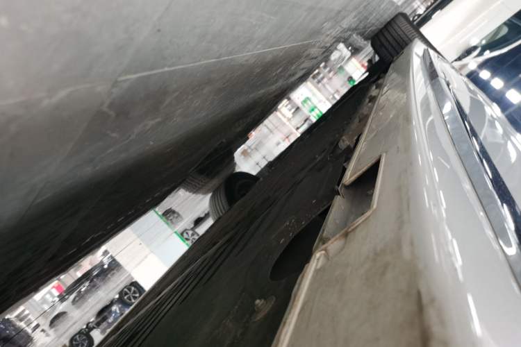 Used VOYAH Dream 2025 PHEV Four-Wheel Drive Prestige Kunpeng Edition
