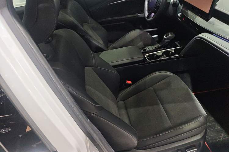 Used Toyota Camry 2024 Dual-Motor 2.0HS Sport Edition
