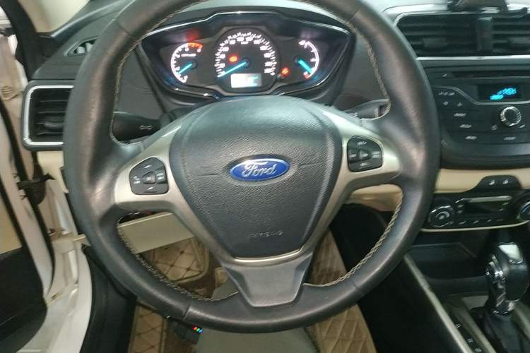 Used Ford Escort 2015 1.5L Automatic Fashion Model
