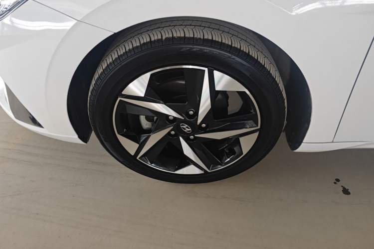 Used Hyundai Elantra 2022 1.5L CVT LUX Prestige Edition
