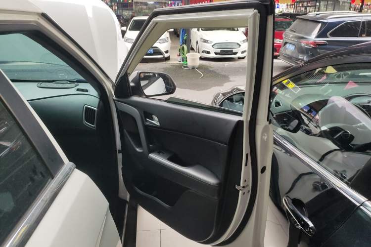 Used Hyundai ix25 2015 1.6L Automatic Two-Wheel Drive Smart GLS Trim
