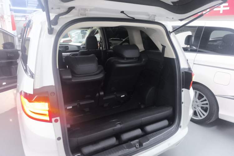 Used Honda Odyssey 2018 2.4L Deluxe Edition
