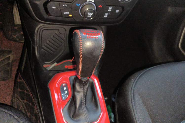 Used  Renegade 2018 Connected Large Screen Version 180T Automatic High-Energy Edition