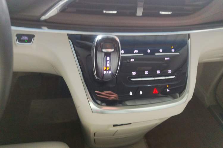 Used Buick GL8 2021 Land Cruiser Executive Class 652T Luxury Model
