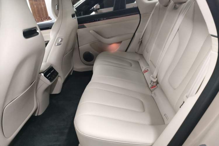 Used Hima Luxeed S7 2025 855 km Max
