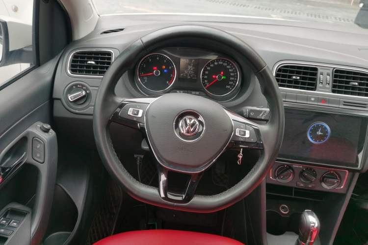 Used Volkswagen Polo 2016 1.6L Automatic Comfort Model
