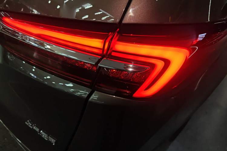 Used Buick GL8 2023 Land Executive Class Comfort Model
