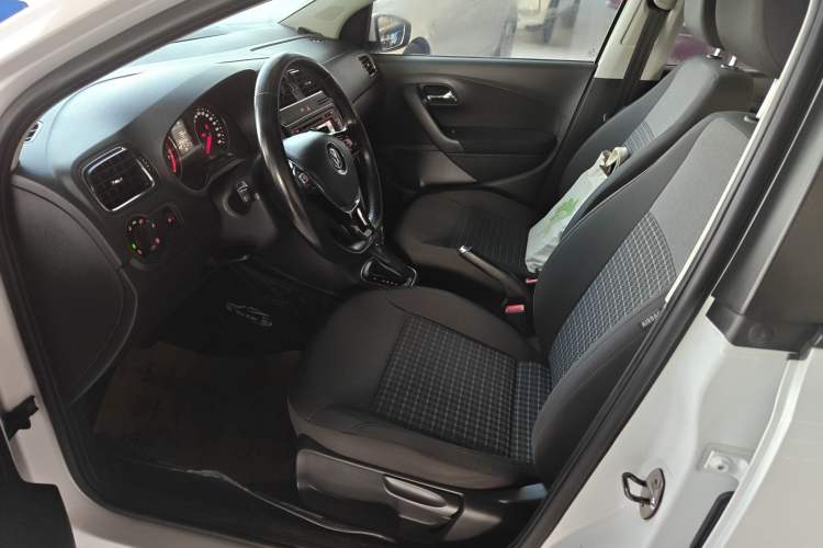 Used Volkswagen Polo 2016 1.6L Automatic Comfort Model