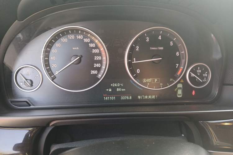 Used BMW 5 Series 2014 525Li Leading Model
