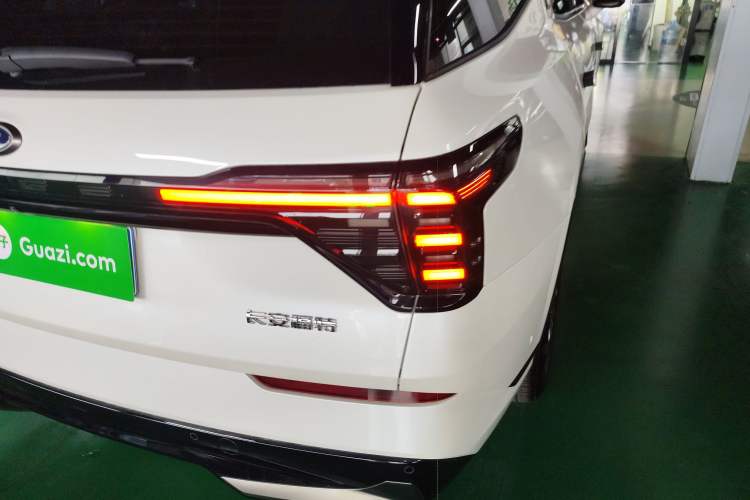 Used Ford Edge 2023 Edge L 2.0T EcoBoost E-Hybrid Four-Wheel Drive Seven-Seat Supreme Model
