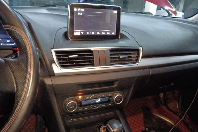 Used Mazda Mazda 3 Axela 2016 Sedan 1.5L Automatic Luxury Model