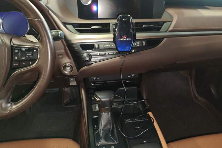 Used Lexus ES 2020 200 Excellence Edition
