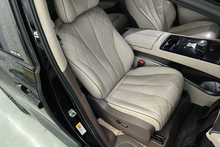 Used Denza D9 2022 DM-i 970 Four-Wheel Drive Flagship Model