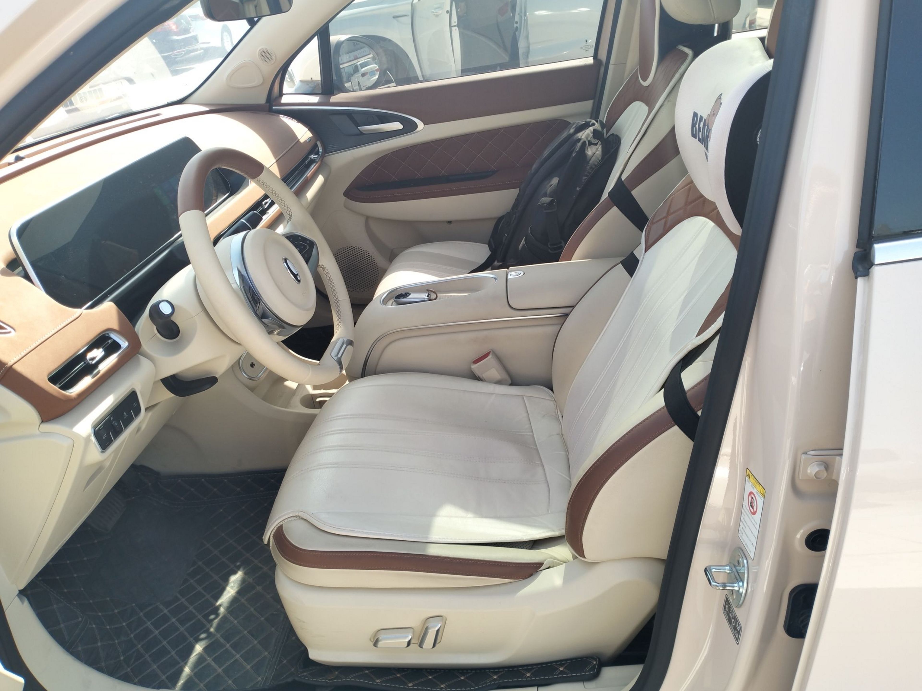 Переднее сиденье в автомобиле