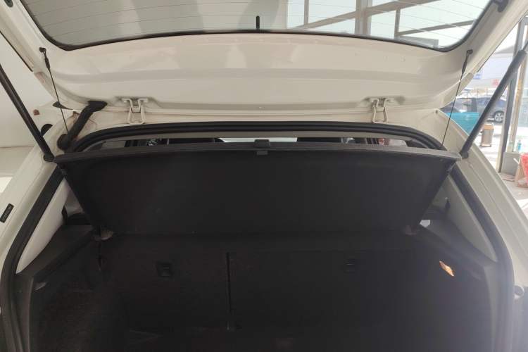 Used Volkswagen Polo 2016 1.6L Automatic Comfort Model
