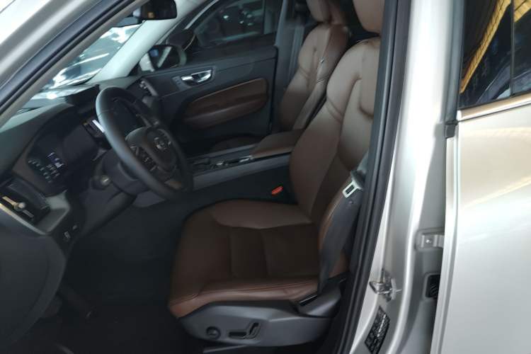 Used Volvo XC60 2019 T5 4x4 Smart Edition China V Standard
