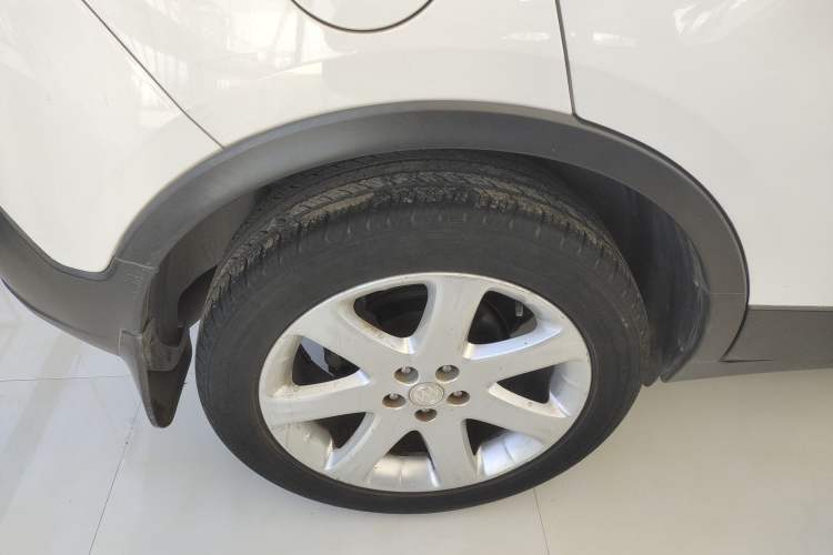 Used Buick Encore 2015 1.4T Automatic Two-Wheel Drive Urban Elite Version
