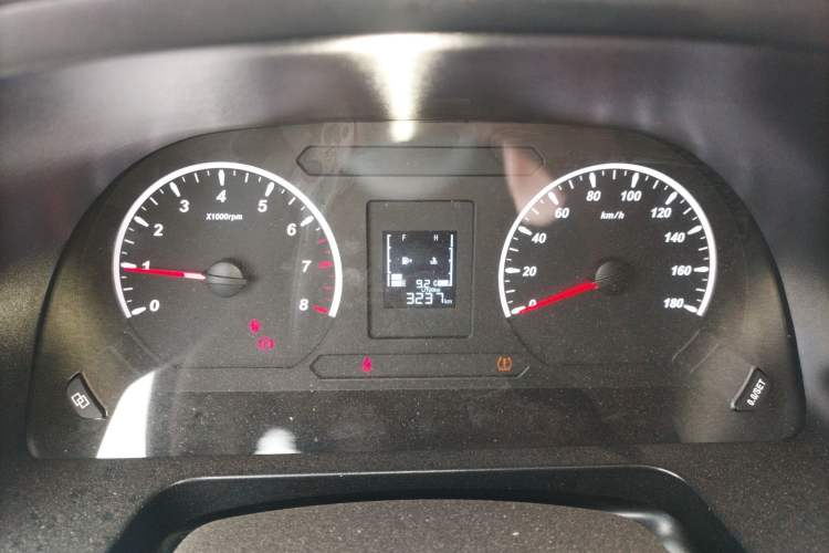 Used FORTHING Lingzhi 2023 M5L 1.6L Base Model 5 Seats
