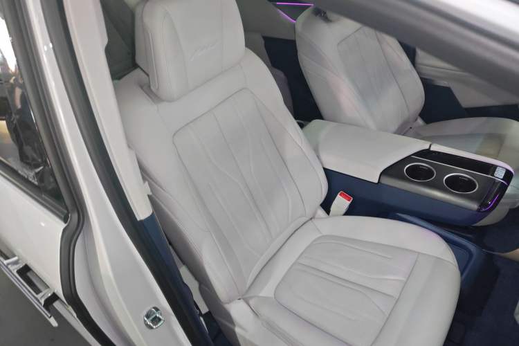 Used Buick GL8 New Energy 2024 Lu Zun Luxury Edition 6-Seater
