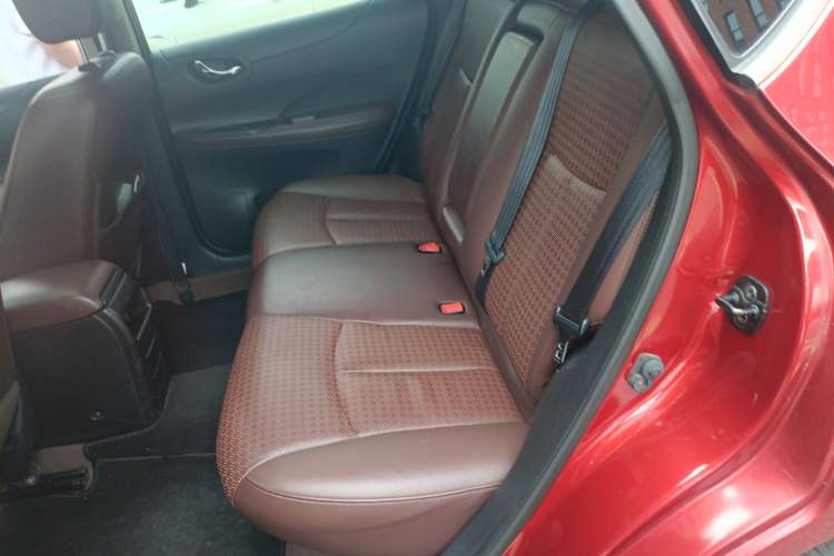 Used Nissan Tiida 2013 1.6L CVT Cool Cafe Edition
