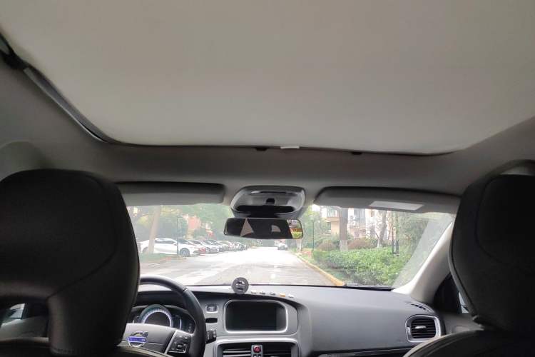 Used Volvo V40 2017 T3 Smart Edition
