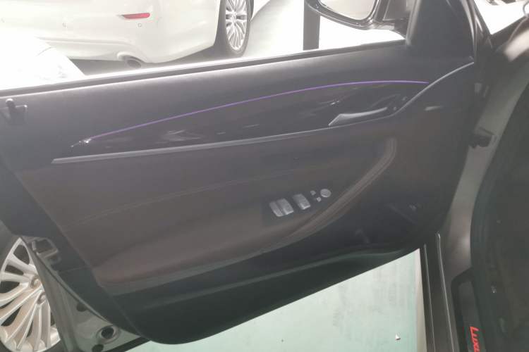 Used BMW 5 Series 2019 525Li Luxury Package
