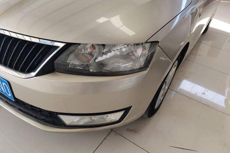 Used Skoda Rapid 2015 1.6L Automatic Smart Selection Model