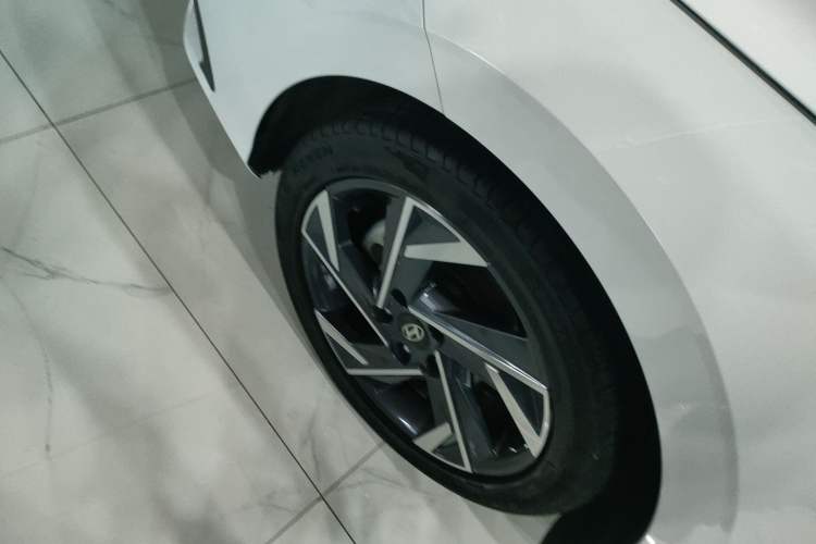 Used Hyundai Elantra 2023 1.5L CVT LUX Prestige Edition