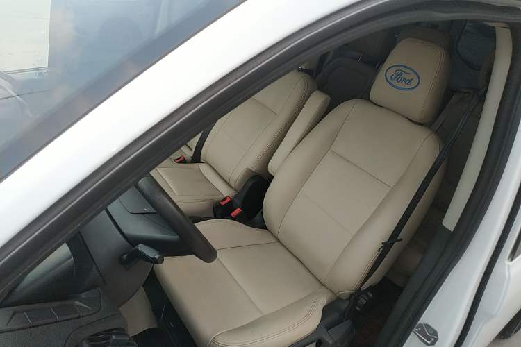 Used Ford Transit 2017 2.0T Diesel Multi-Purpose Commercial Vehicle Short Wheelbase Low Roof China V Standard
