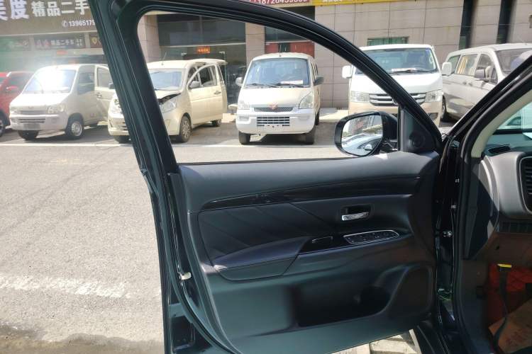 Used Mitsubishi Outlander 2019 2.0L Two-Wheel Drive Comfort Edition 5 Seats China VI Standard
