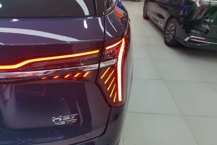 Used Hongqi HS7 2023 2.0T Automatic All-Wheel-Drive Flagship Edition Six Seats
