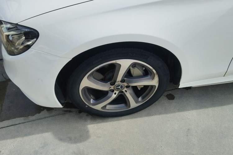 Used Mercedes-Benz E-Class 2017 E 300 L Sporty and Stylish Model
