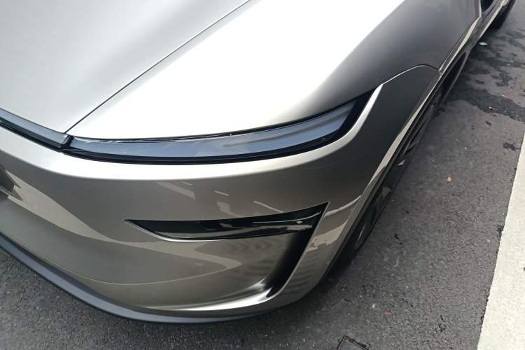 Used Tesla Model Y L 2025 Model Long-Range All-Wheel-Drive Version