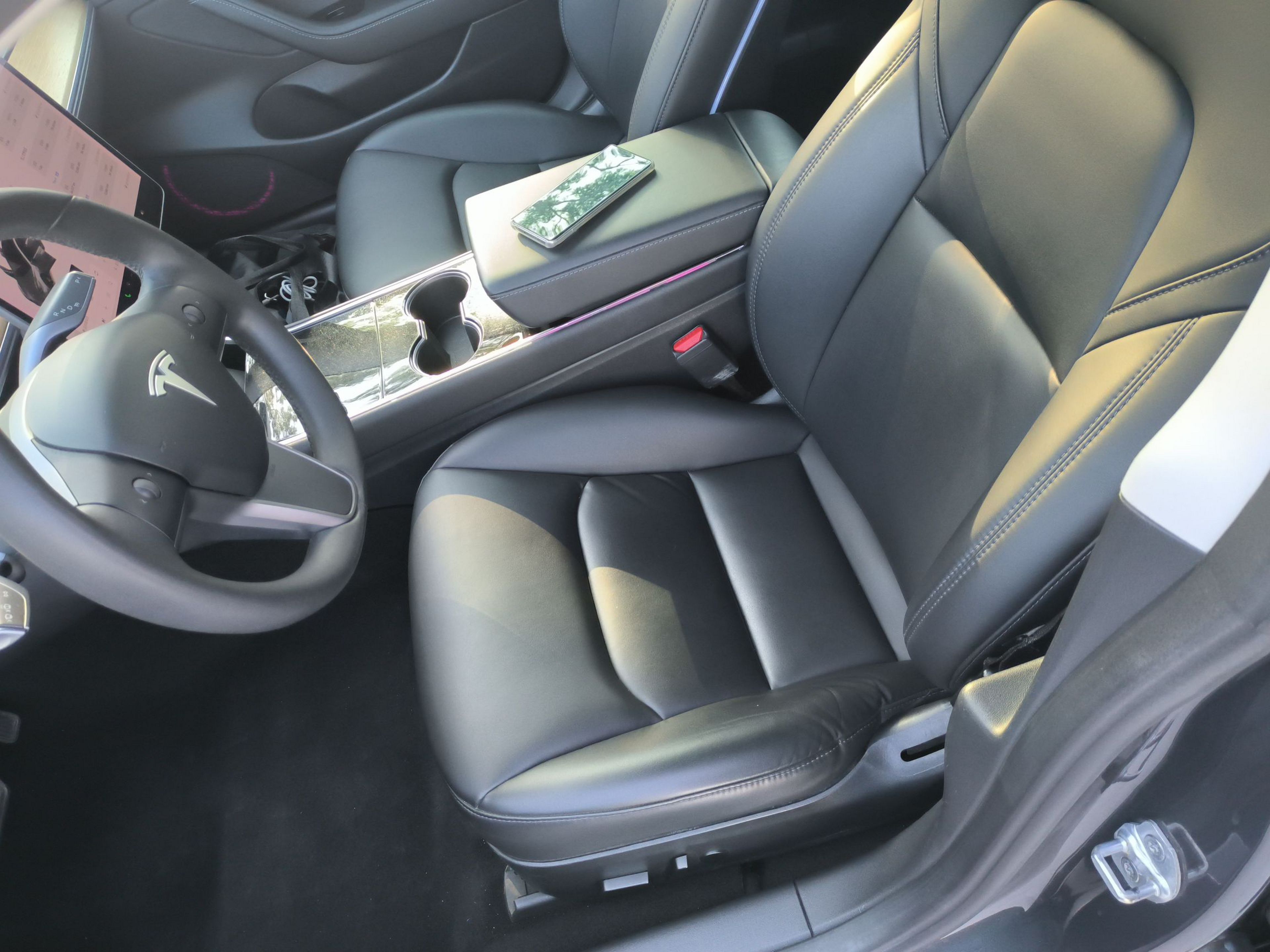 Переднее сиденье в автомобиле