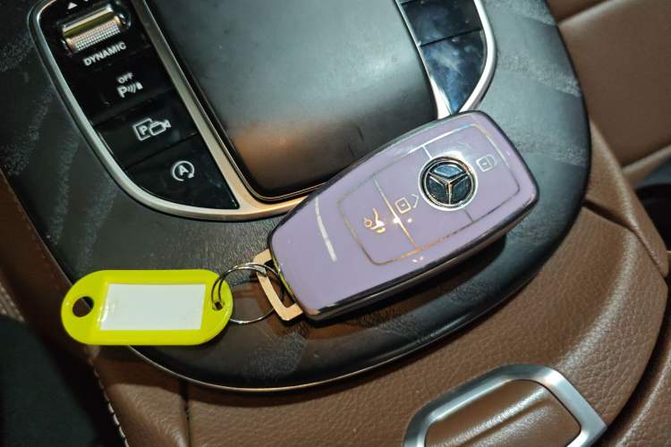 Used Mercedes-Benz E-Class 2019 E 300 L Sporty and Stylish Model
