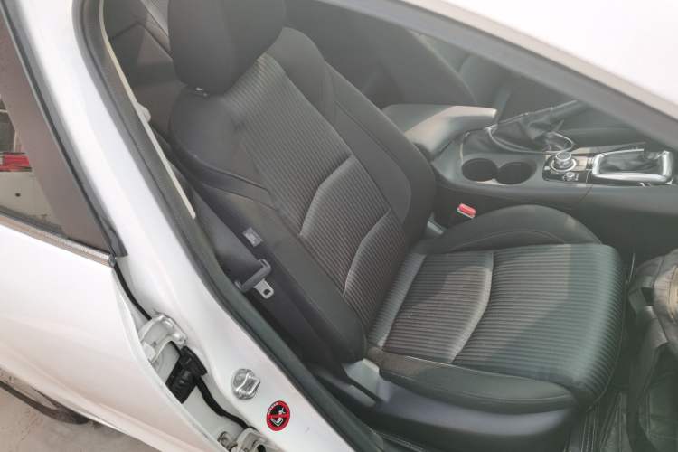 Used Mazda Mazda 3 Axela 2016 Sedan 1.5L Automatic Luxury Model
