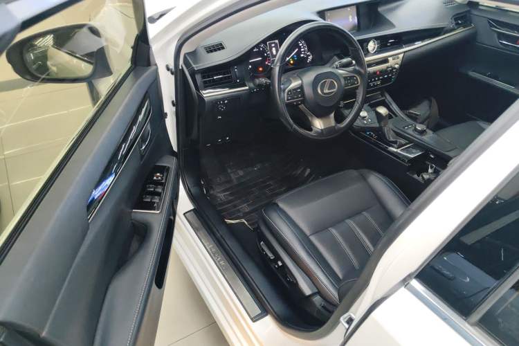 Used Lexus ES 2016 200 Midnight Special Limited Edition
